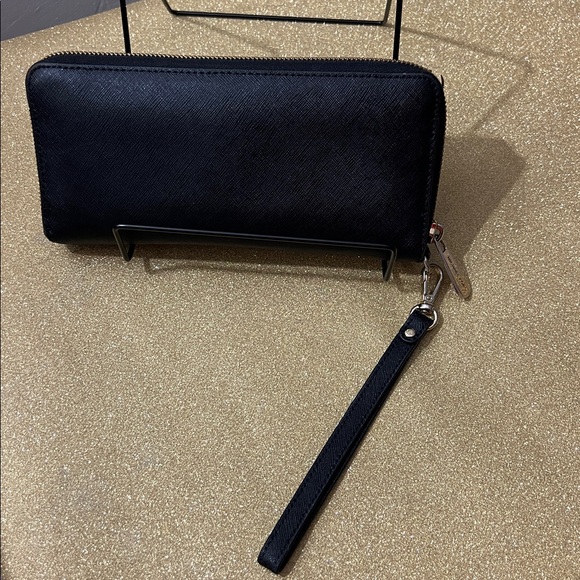 Used Michael Kors Black Saffiano Leather Continental Zip-Around Wristlet Wallet - Picture 3 of 16